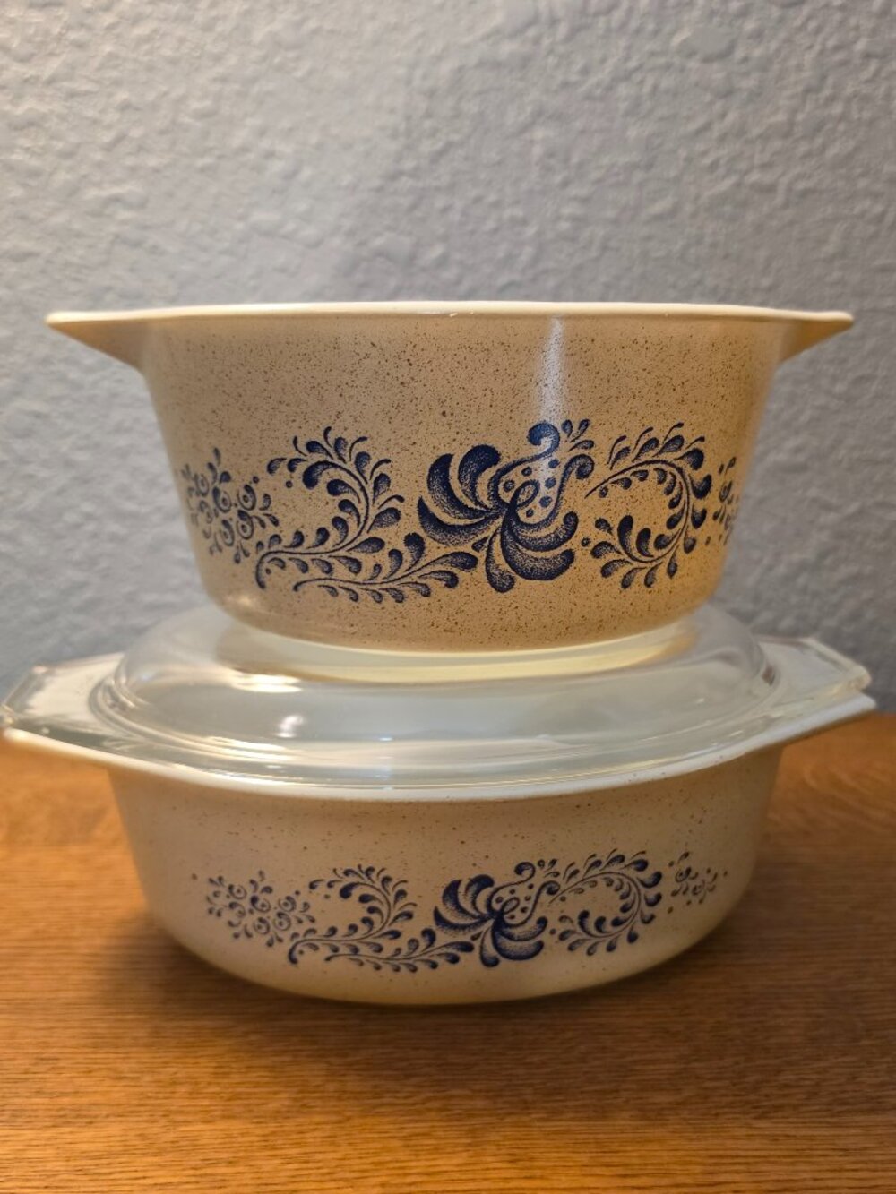 3 pc.Vintage Pyrex Homestead 1.5qt oval casserole w/lid & 1.5 qt round casserole